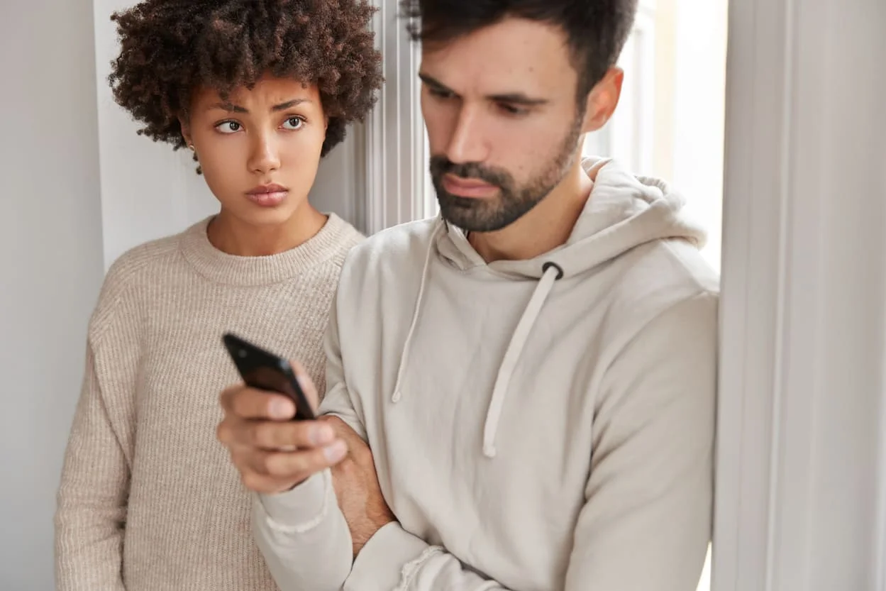 Cómo Saber si tu Pareja te Engaña por WhatsApp